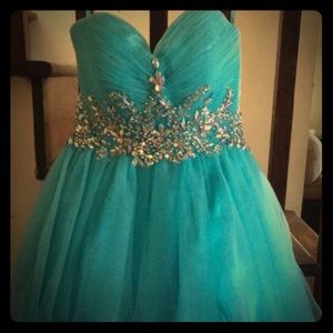 Beautiful short blue homecoming dress!